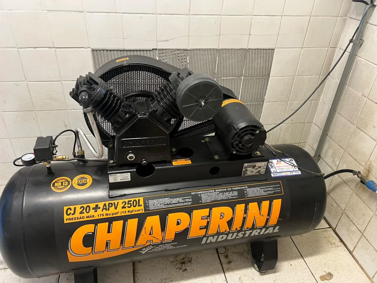 Compressor de ar a pistão Chiaperini atendido pela Souza Compressores